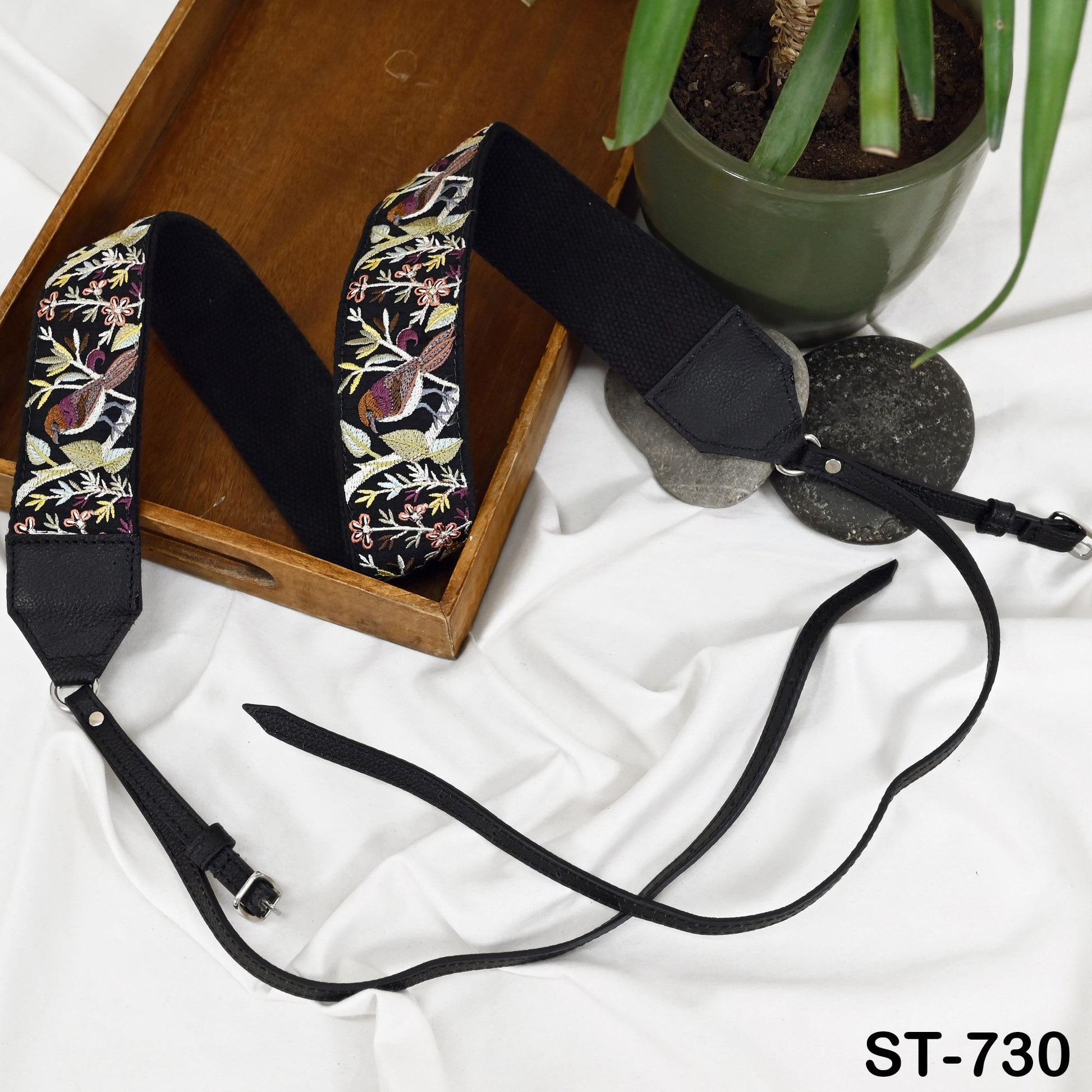 Sling Camera Strap Photographer Leather Strap Embroidery DSLR Camera Accessories Camera Holder Neck Shoulder Strap Christmas Gift for Friend