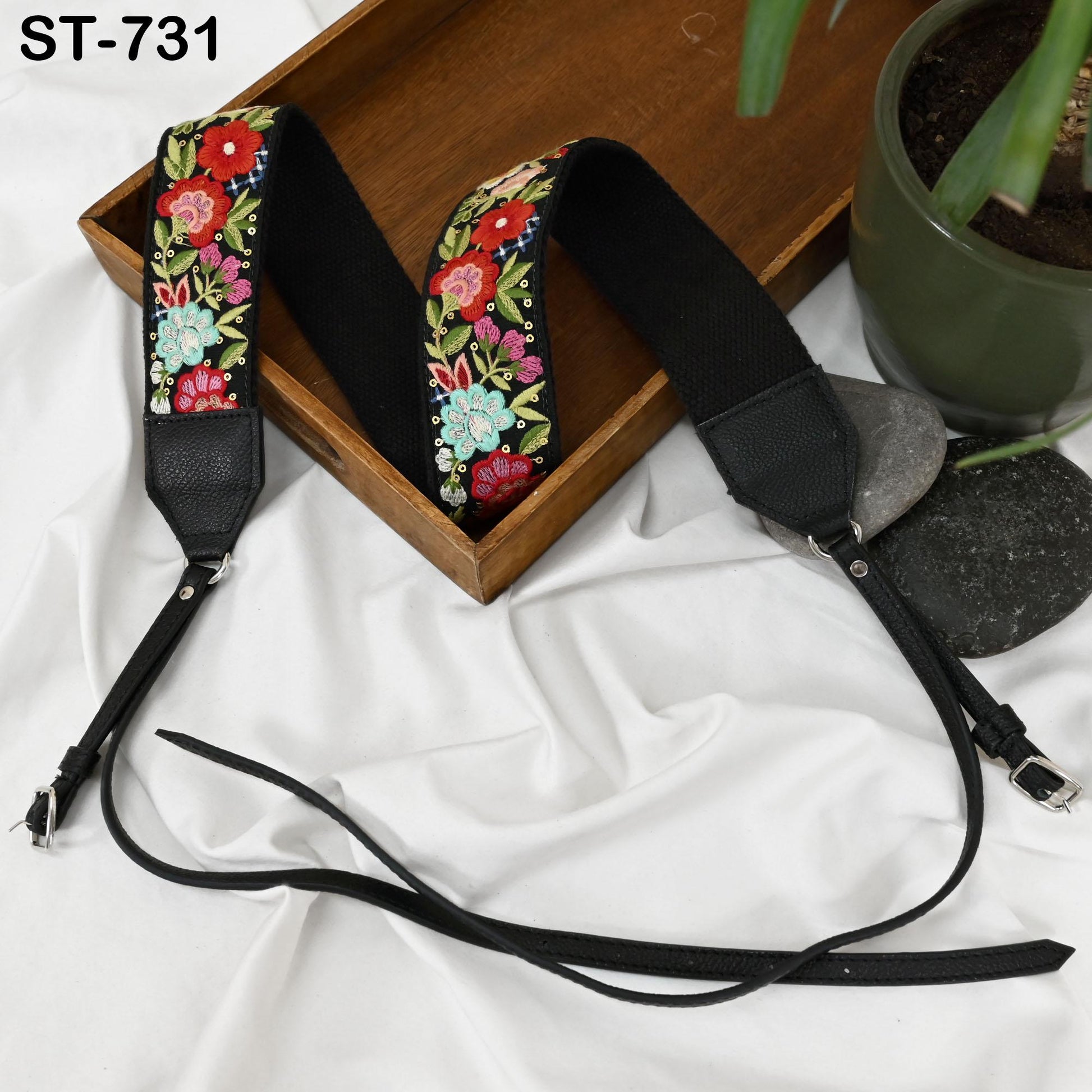 Photographer Leather Strap Sling Camera Strap Embroidery DSLR Camera Accessories Camera Holder Neck Shoulder Strap Christmas Gift Girlfriend