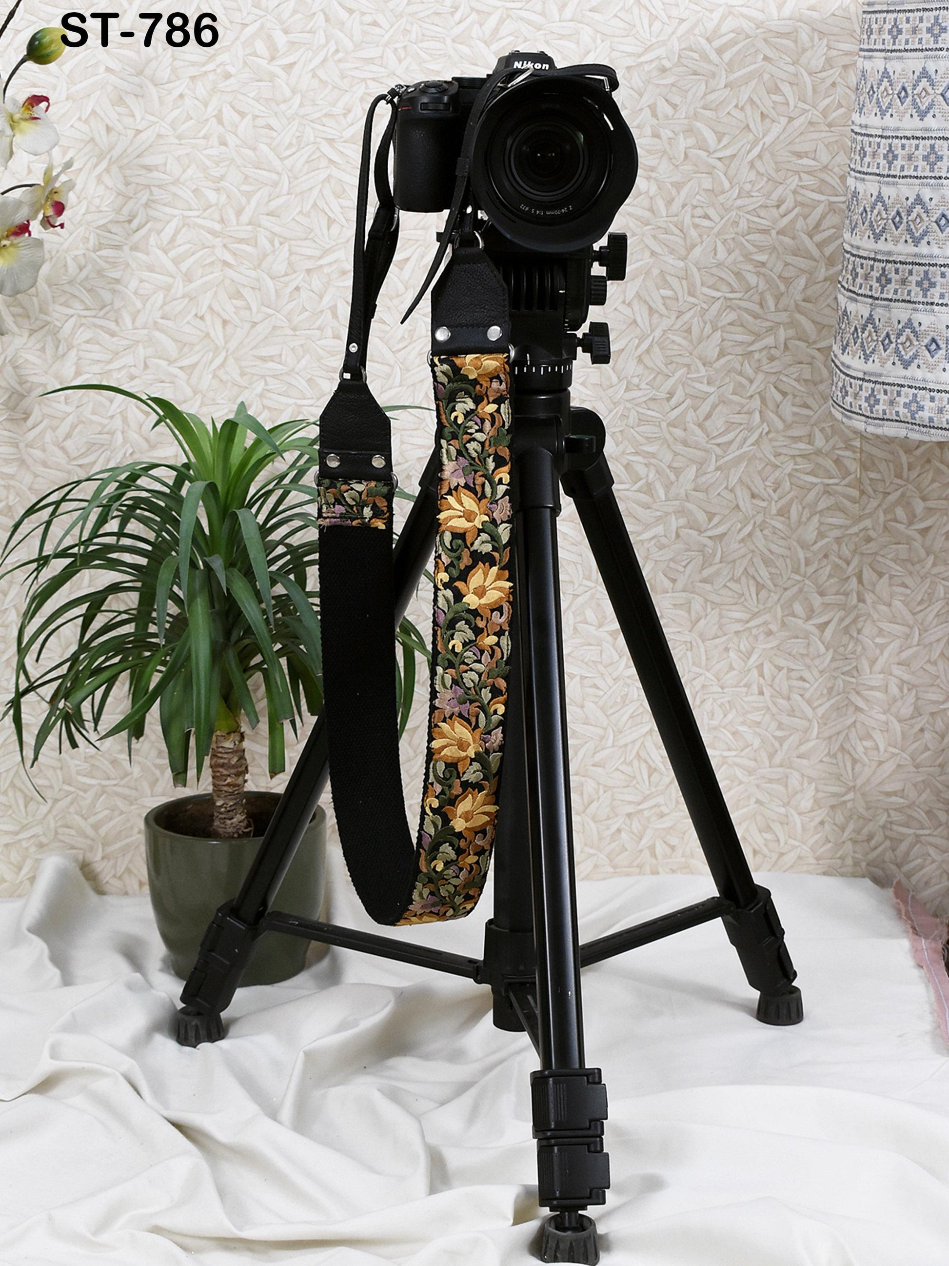 Camera Strap Photographer Sling Leather Strap Embroidery DSLR Camera Accessories Camera Holder Neck Shoulder Strap Christmas Gift for Mother