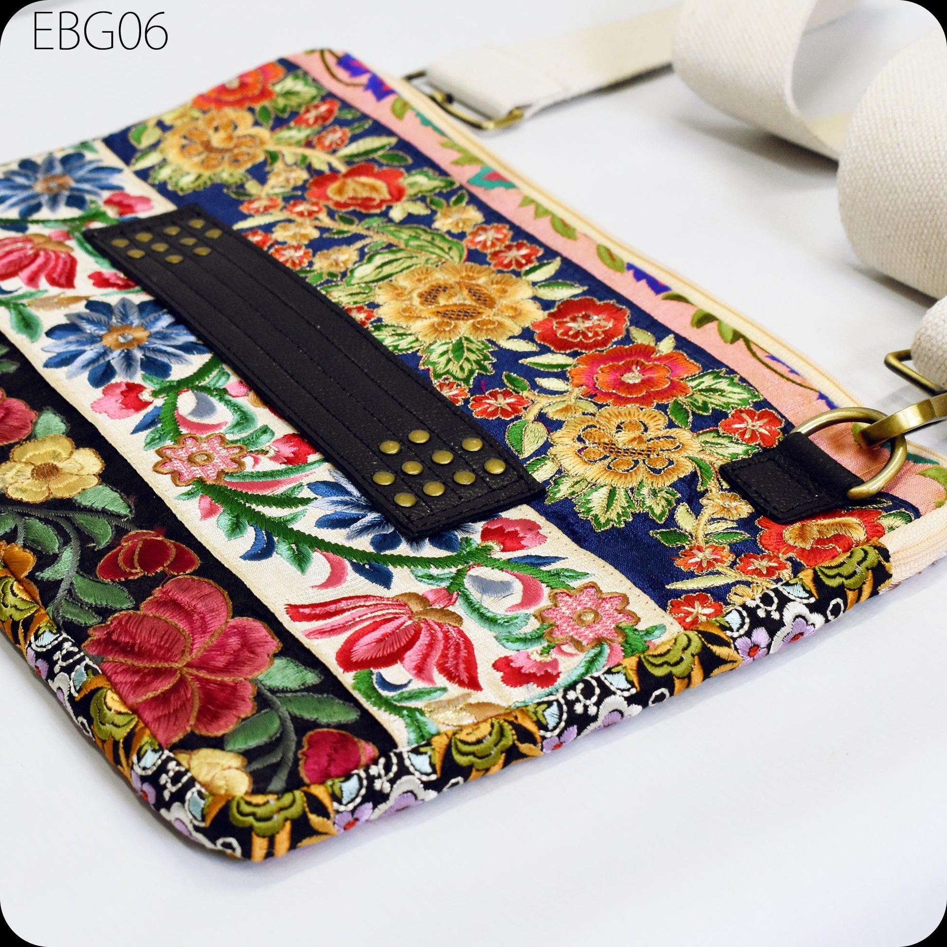 Embroidered Notepad Bag Boho Handbag Hippie Canvas Lining ipad Bag with zipper Shoulder Bag Cotton Bag Gift for Sister, Mom, Wife, Friends
